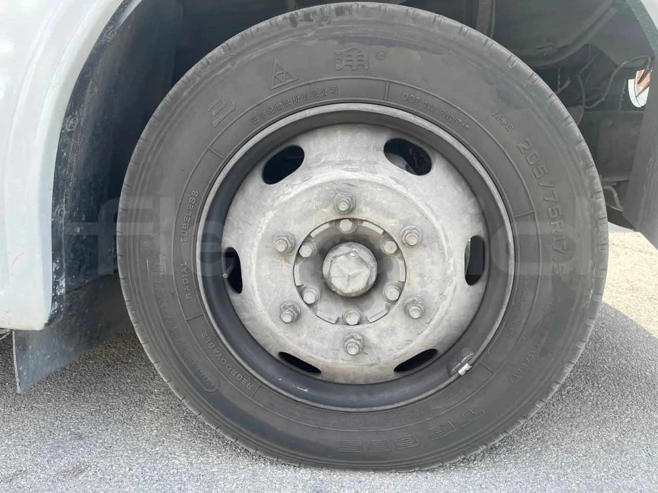 Mercedes-Benz 818 Sitcar - EUR5 - 130kW - 7.660m - front left tire measurements