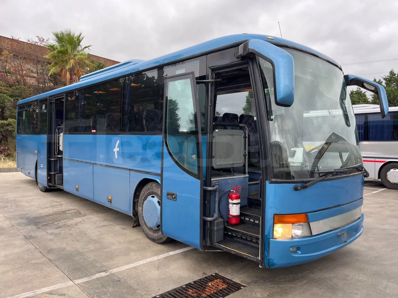 Setra S315 GT/ Euro 3 - 260 Kw - 12 Mt - 3/4 right front doors open