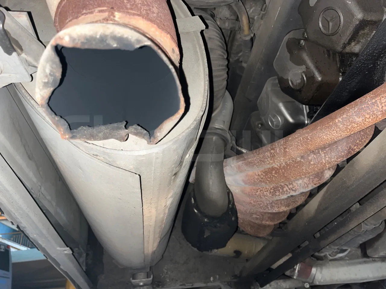 Setra S315 GT/ Euro 3 - 260 Kw - 12 Mt - exhaust photo