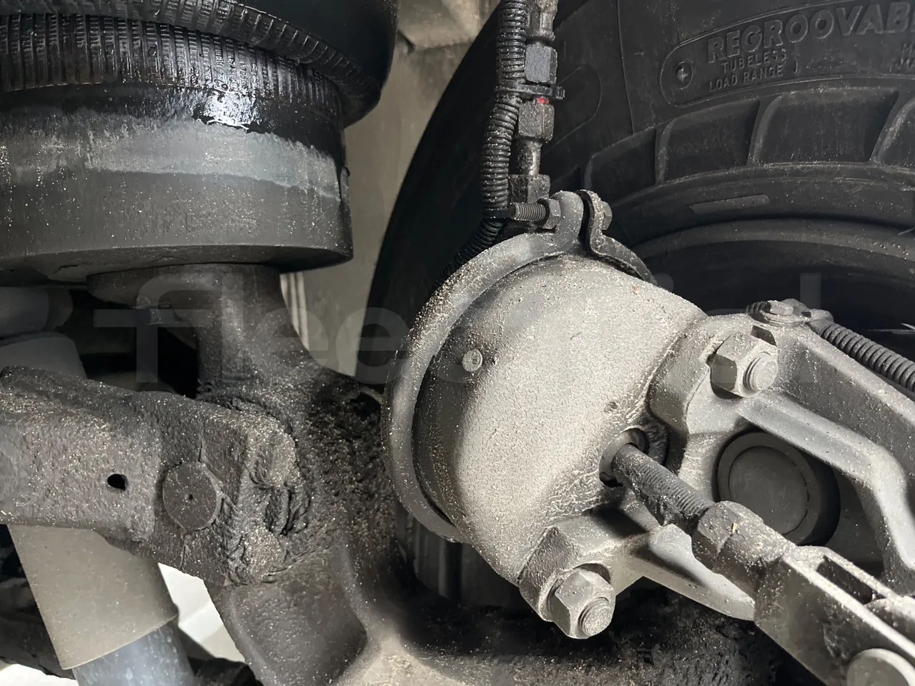 Setra S315 GT/ Euro 3 - 260 Kw - 12 Mt - front brake calipers right