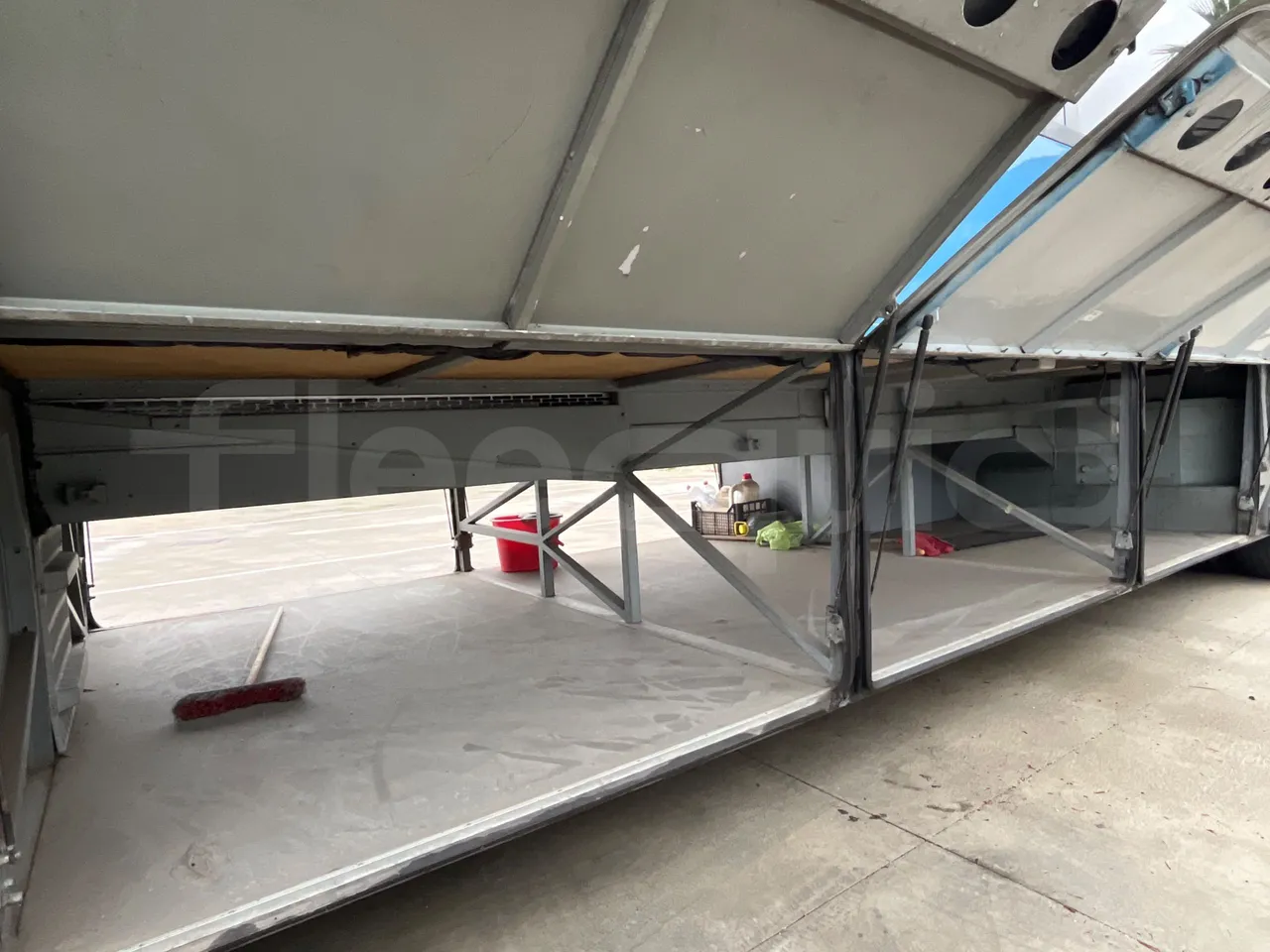 Setra S315 GT/ Euro 3 - 260 Kw - 12 Mt - internal frame rust check