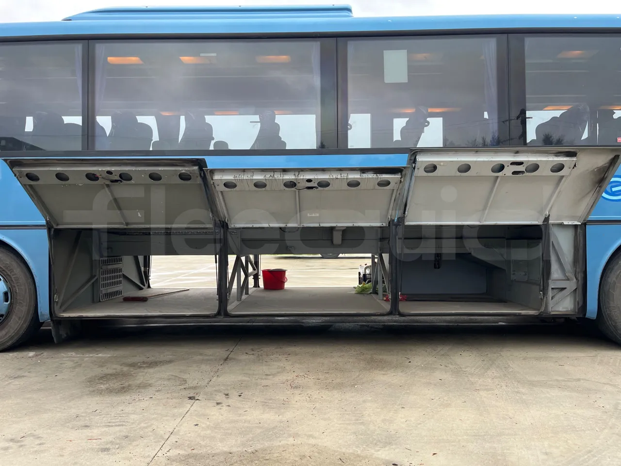 Setra S315 GT/ Euro 3 - 260 Kw - 12 Mt - luggage rack photo