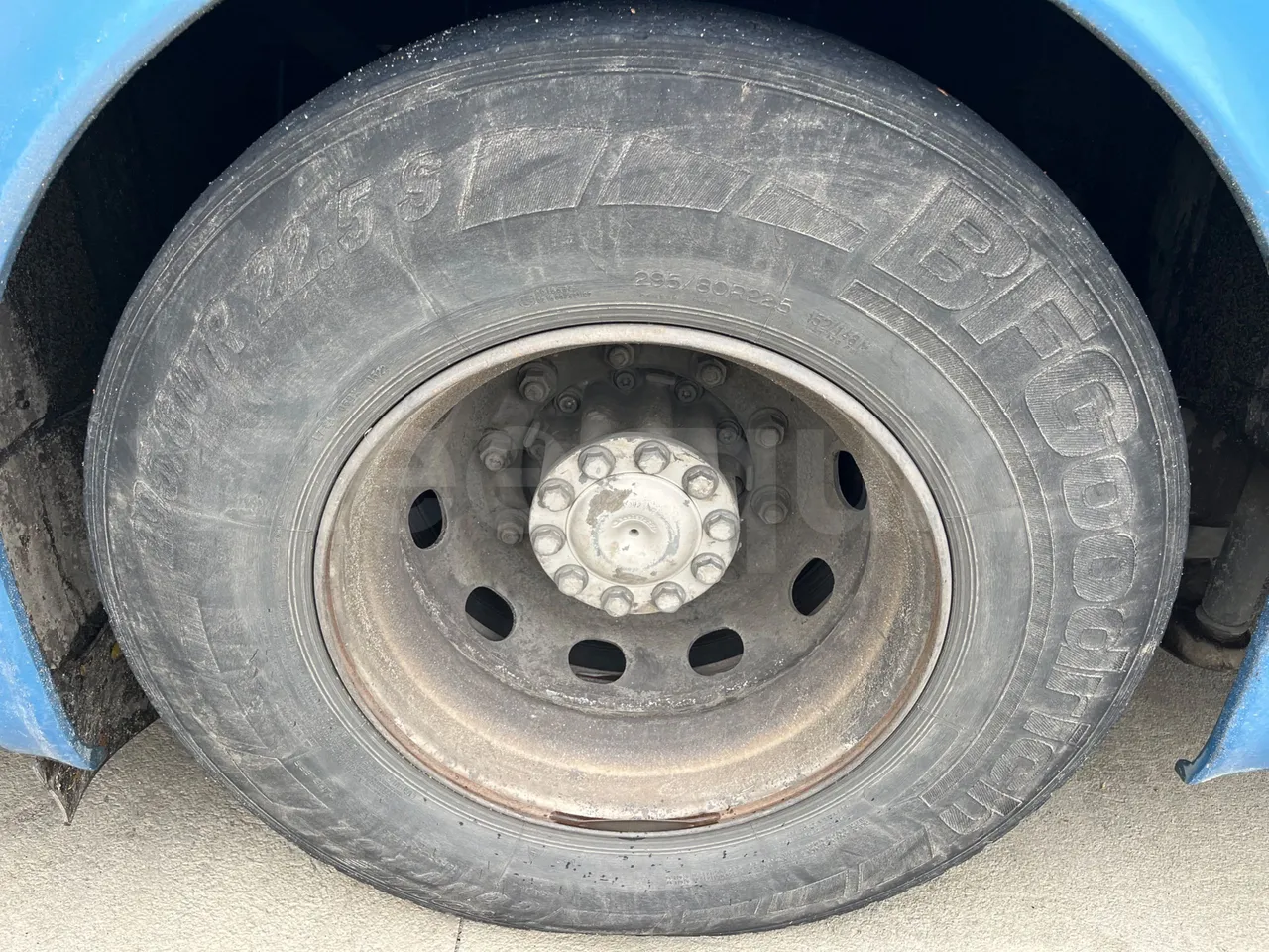 Setra S315 GT/ Euro 3 - 260 Kw - 12 Mt - tread condition third axle tires right