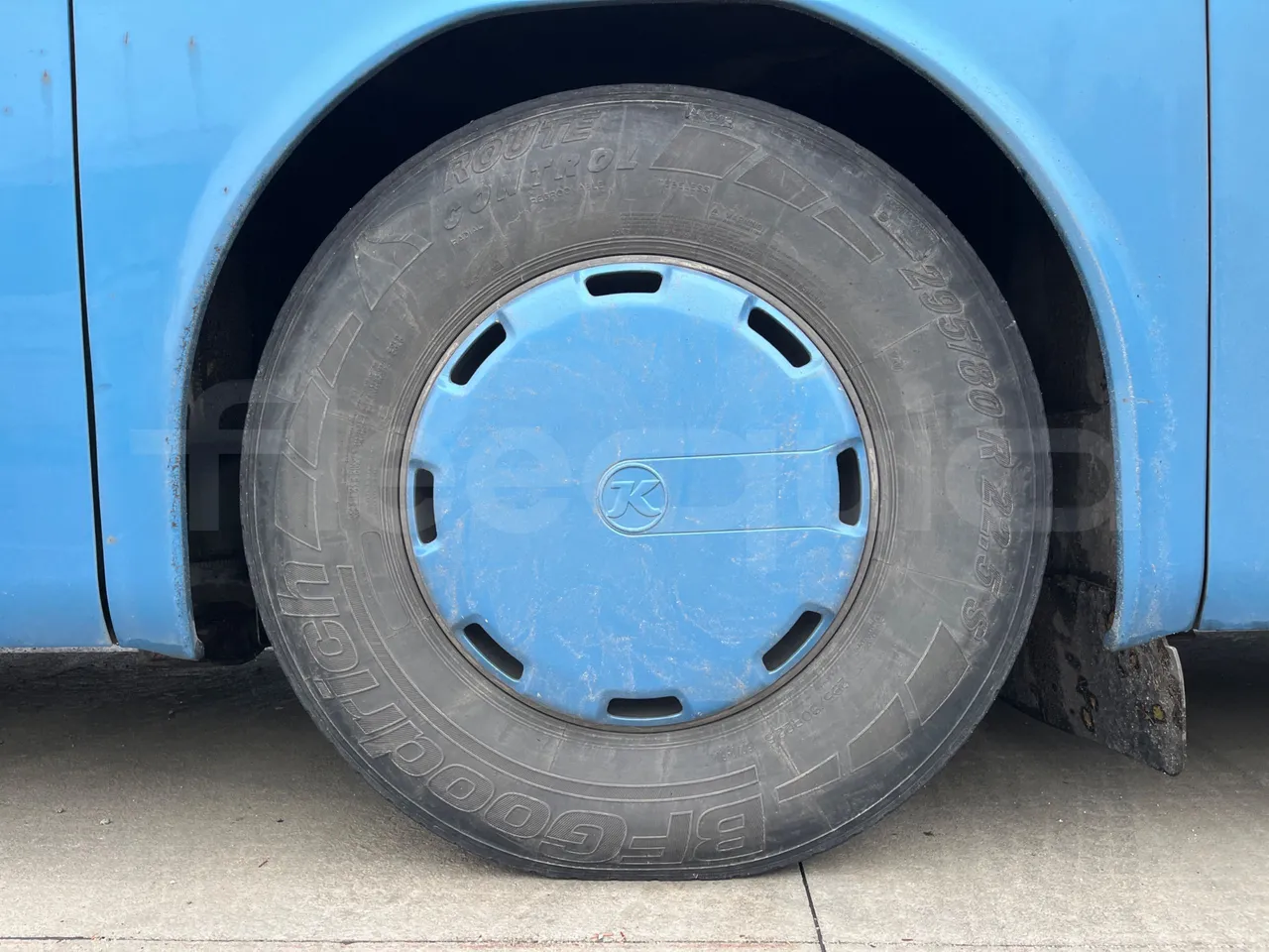 Setra S315 GT/ Euro 3 - 260 Kw - 12 Mt - rear left tire photo