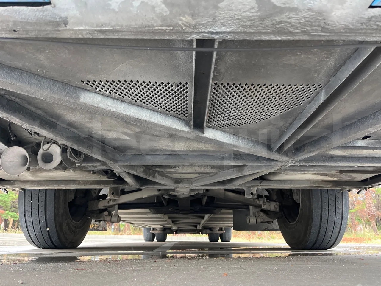 Setra S315 GT/ Euro 3 - 260 Kw - 12 Mt - front undercarriage from front