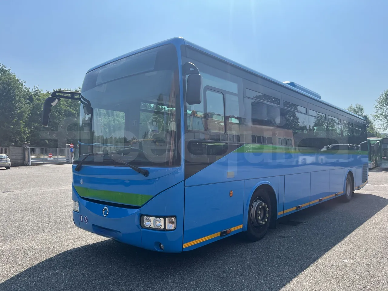 Iveco Crossway - 3/4 Front Left Side