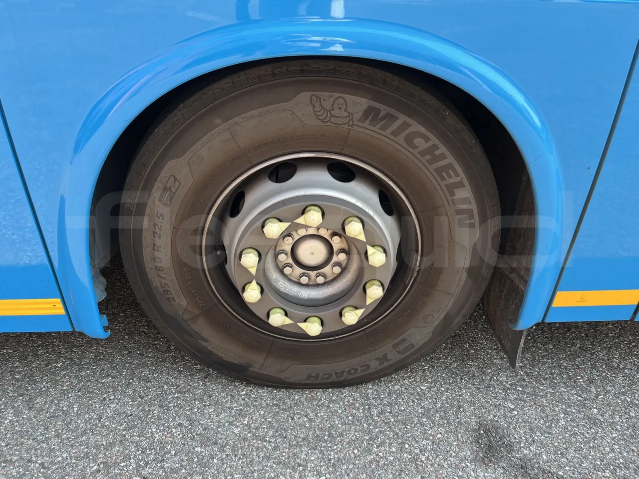 Iveco Crossway - First Axle Left Side: Complete Tyre