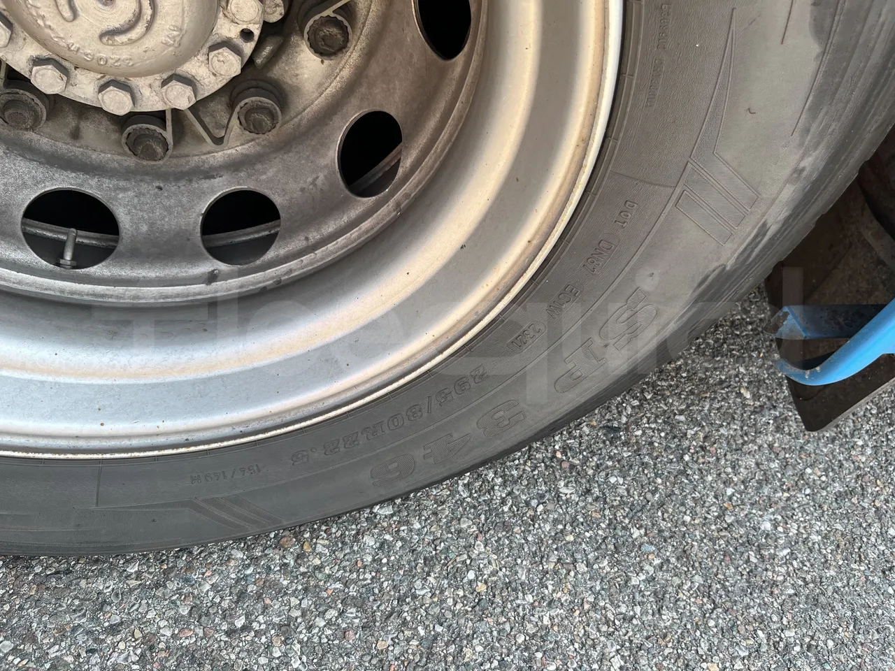 Iveco Crossway - Second Axle Left Side: Tyre Size
