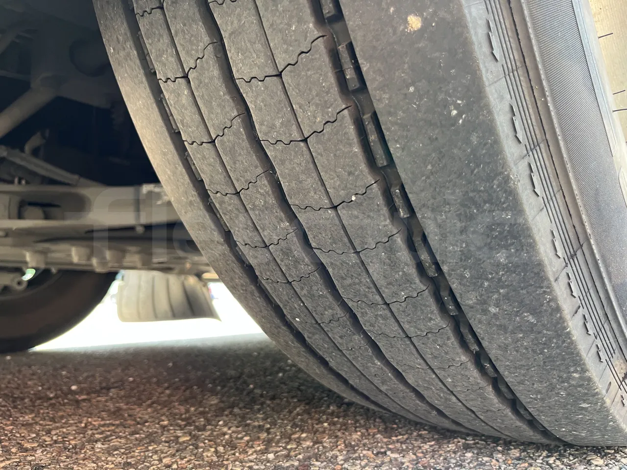Iveco Crossway - First Axle Left Side: Tyre Tread