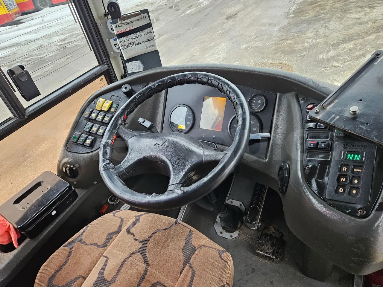 MAZ 206 206 - Euro 5 - 130 kW - 8.65 mt - buttons panels on