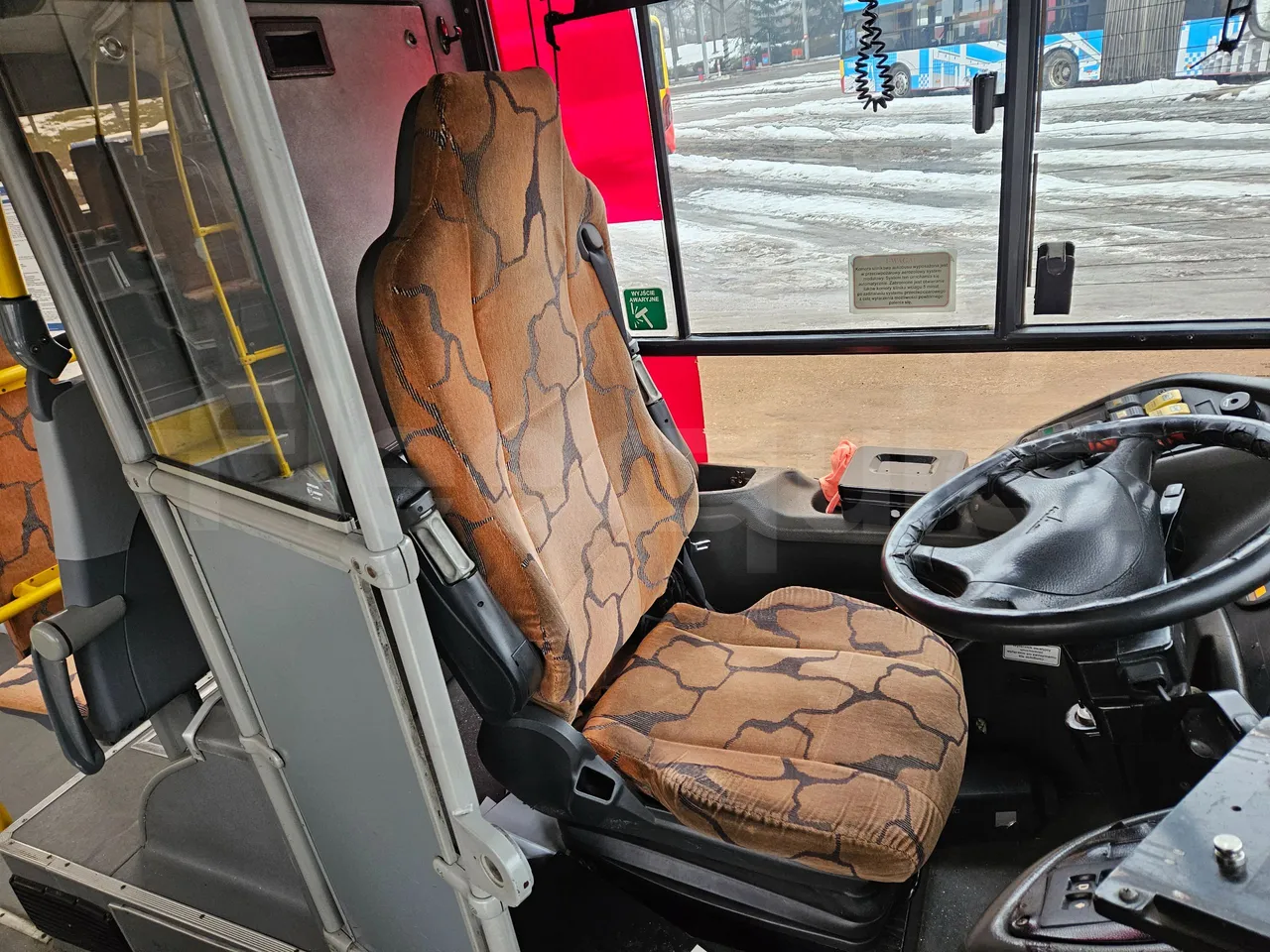 MAZ 206 206 - Euro 5 - 130 kW - 8.65 mt - driver's seat photo