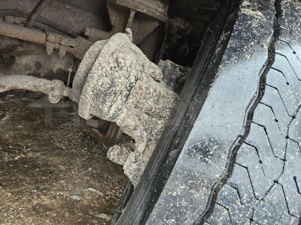 MAZ 206 206 - Euro 5 - 130 kW - 8.65 mt - front brake calipers left