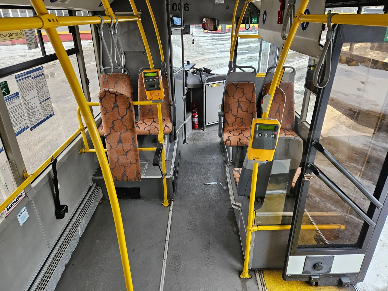 MAZ 206 206 - Euro 5 - 130 kW - 8.65 mt - forward view middle aisle