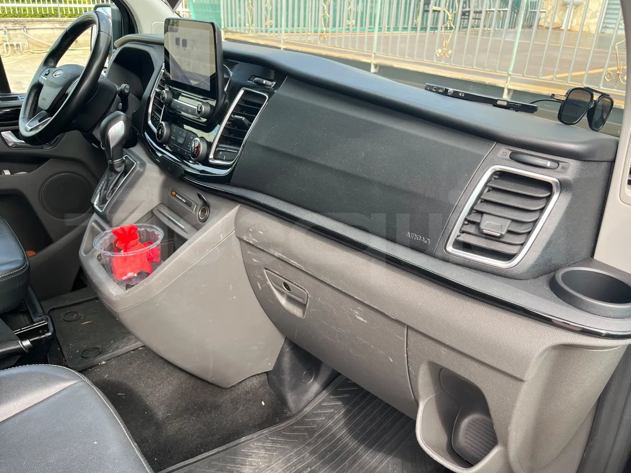 Ford Tourneo Custom BLFA1DBX -EUR6 -125kW -4.972m - jack and driver keys