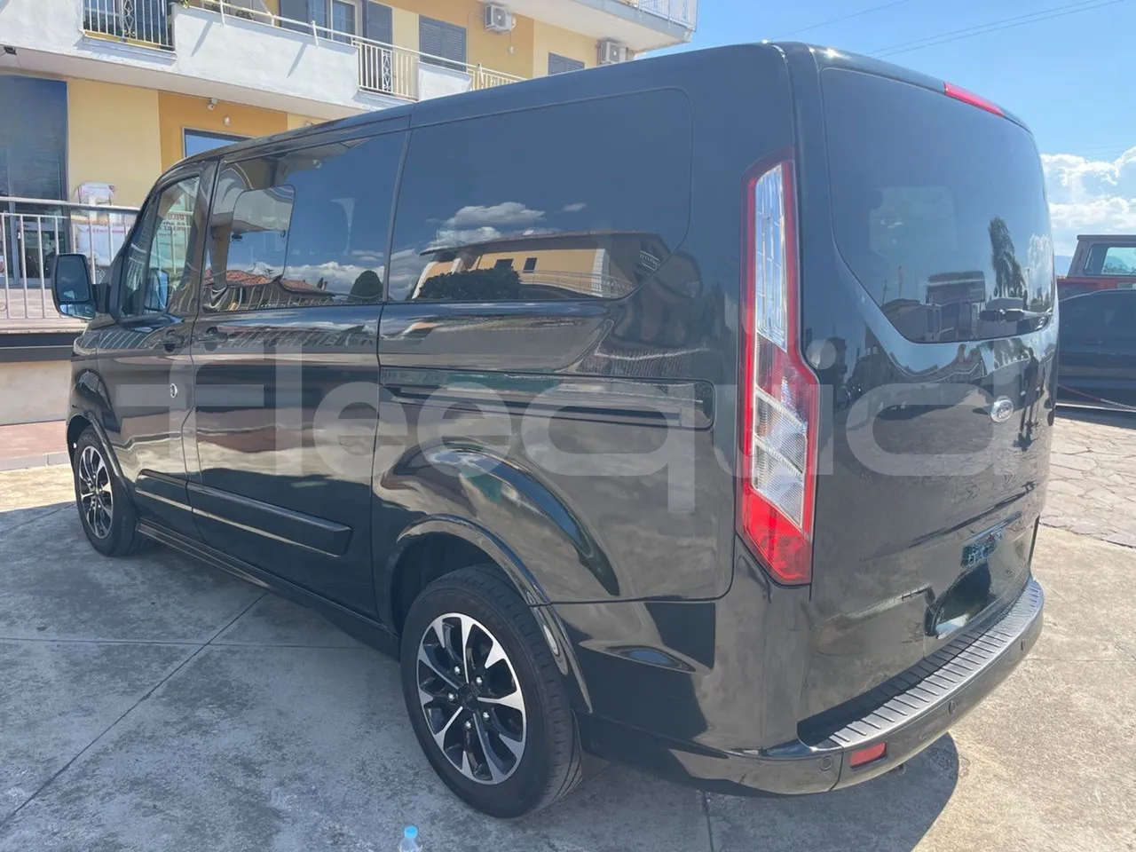 Ford Tourneo Custom BLFA1DBX -EUR6 -125kW -4.972m - 3/4 left rear side