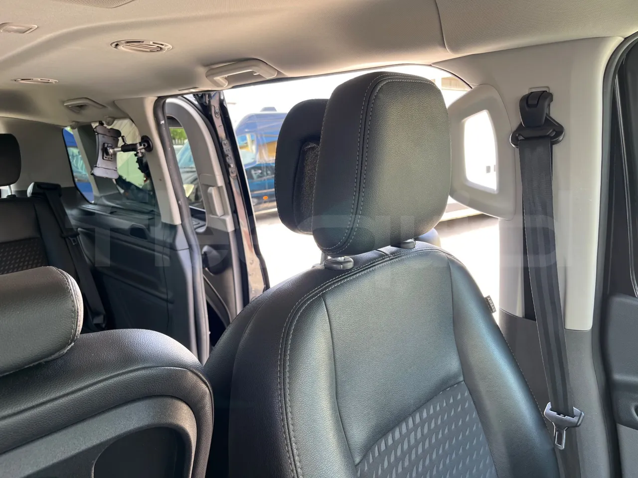 Ford Tourneo Custom BLFA1DBX -EUR6 -125kW -4.972m - driver microphone accessories photo