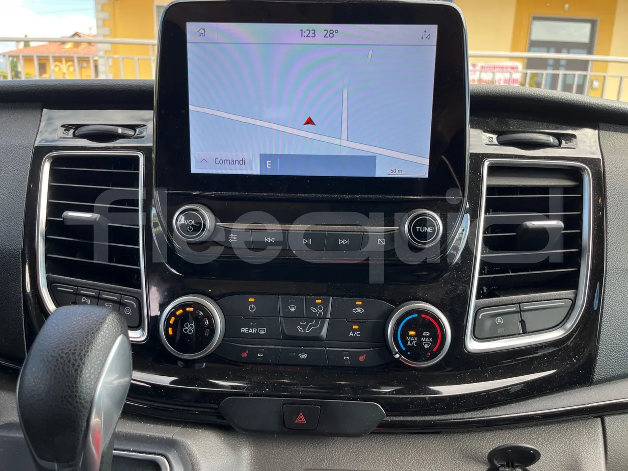 Ford Tourneo Custom BLFA1DBX -EUR6 -125kW -4.972m - radio accessories photo