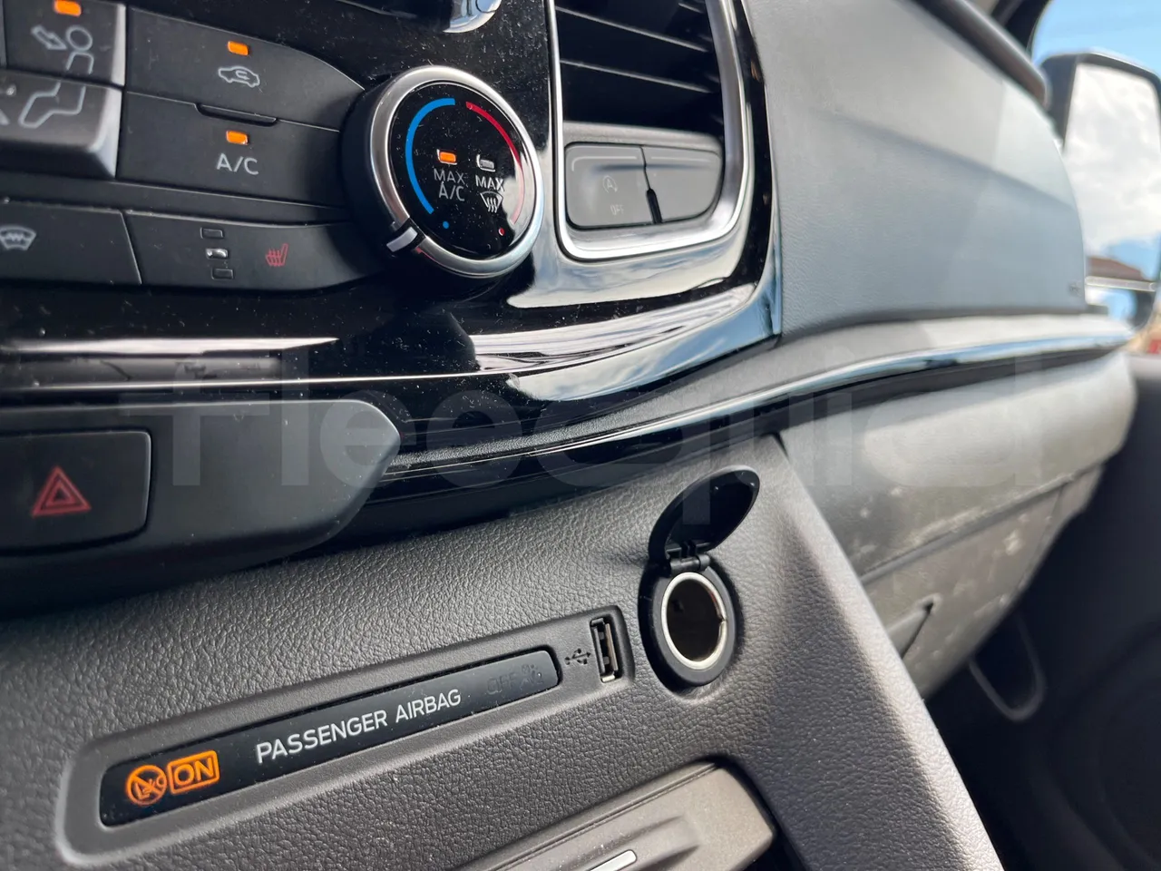 Ford Tourneo Custom BLFA1DBX -EUR6 -125kW -4.972m - onboard devices 1