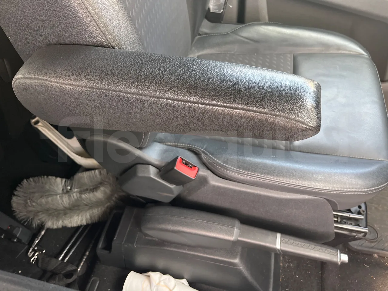 Ford Tourneo Custom BLFA1DBX -EUR6 -125kW -4.972m - armrest detail photo