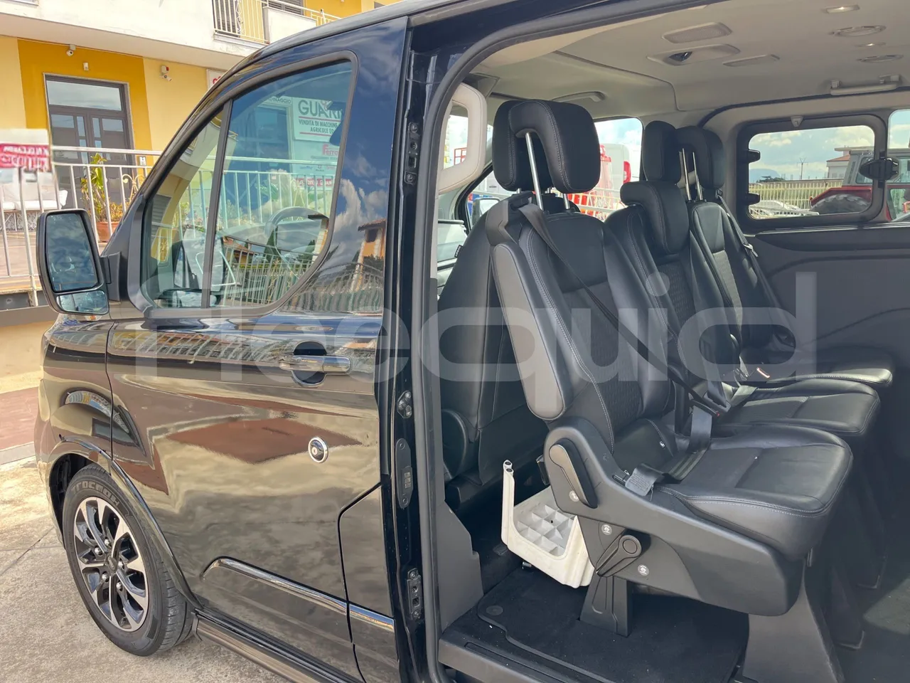 Ford Tourneo Custom BLFA1DBX -EUR6 -125kW -4.972m - central seat safety belt