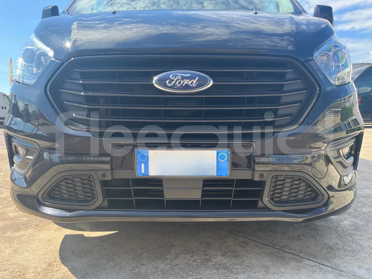 Ford Tourneo Custom BLFA1DBX -EUR6 -125kW -4.972m - external compartments photo