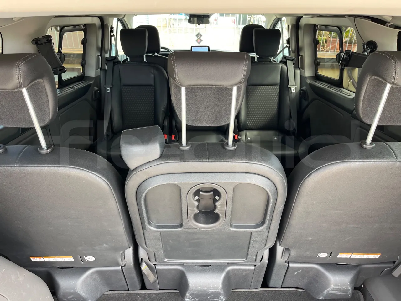 Ford Tourneo Custom BLFA1DBX -EUR6 -125kW -4.972m - forward view middle aisle