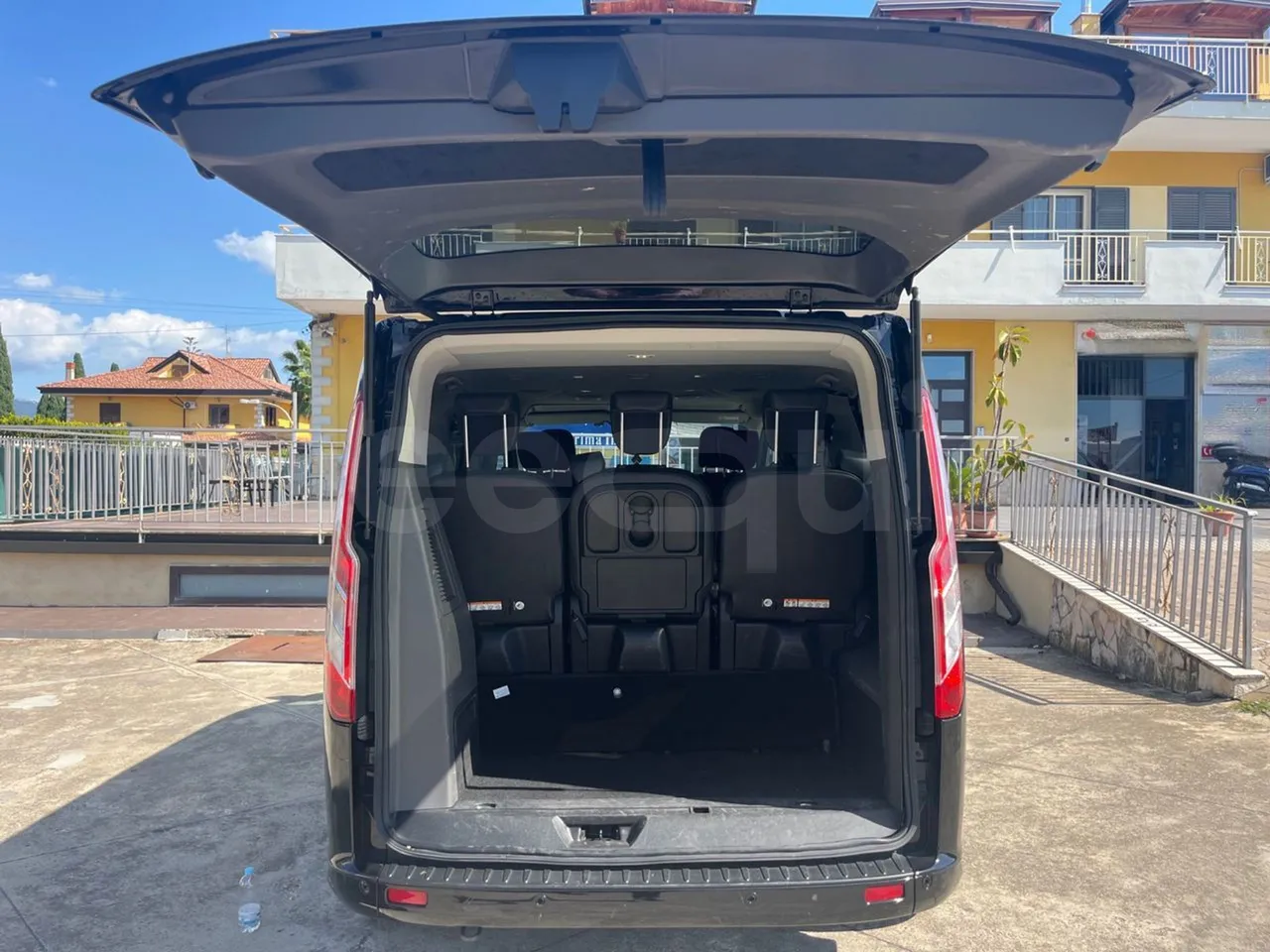 Ford Tourneo Custom BLFA1DBX -EUR6 -125kW -4.972m - luggage rack photo