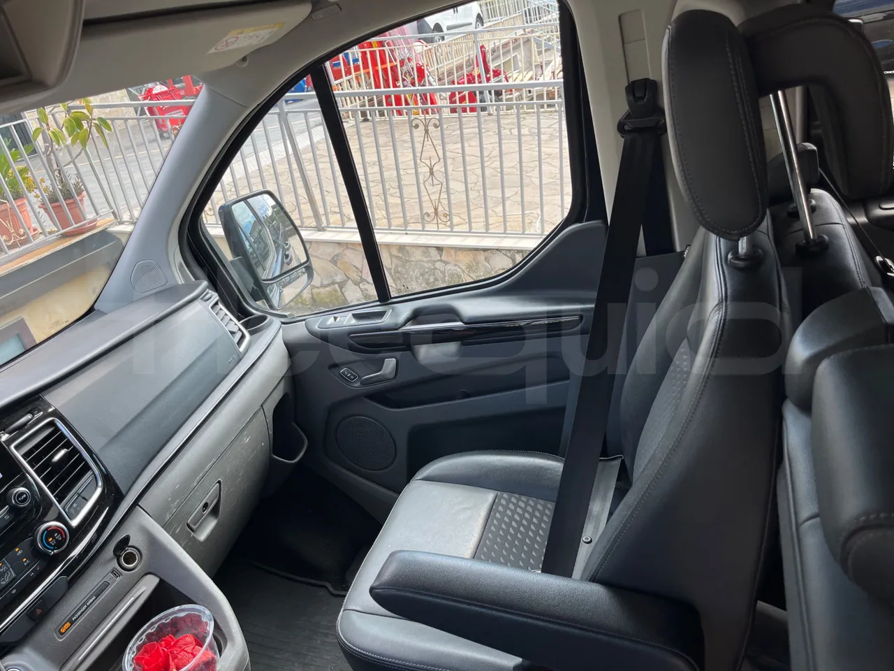 Ford Tourneo Custom BLFA1DBX -EUR6 -125kW -4.972m - hostess seat photo