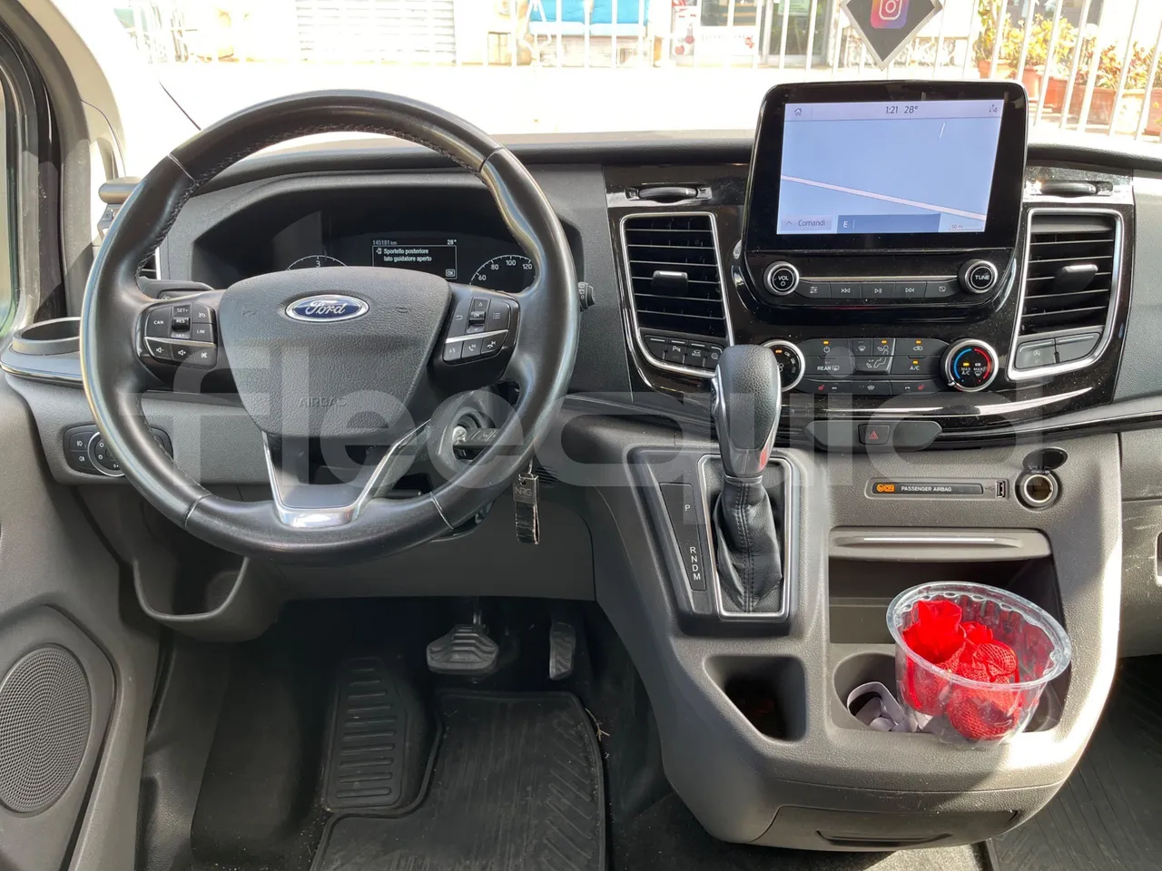 Ford Tourneo Custom BLFA1DBX -EUR6 -125kW -4.972m - steering wheel photo