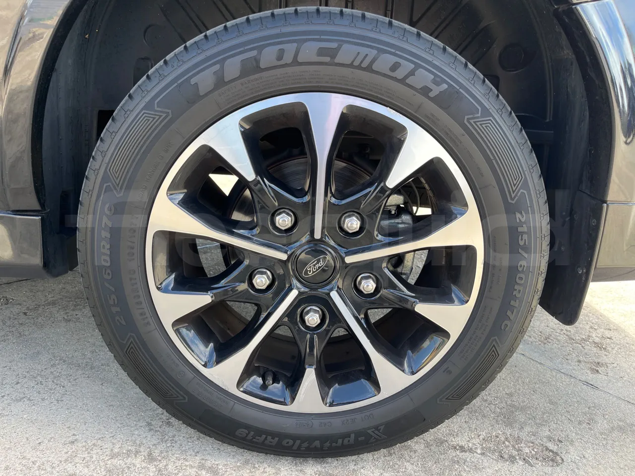 Ford Tourneo Custom BLFA1DBX -EUR6 -125kW -4.972m - rear left tire photo