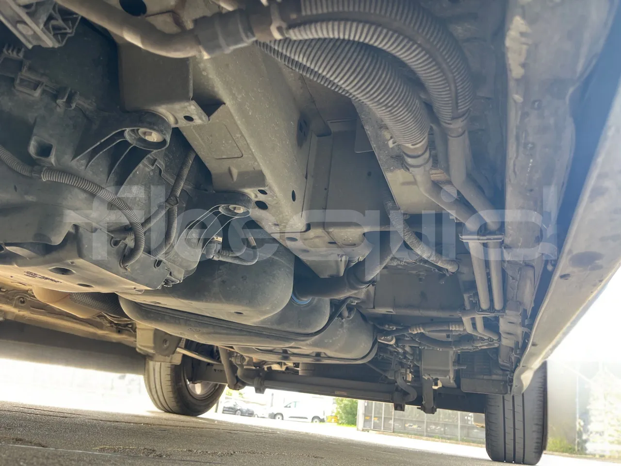 Ford Tourneo Custom BLFA1DBX -EUR6 -125kW -4.972m - central undercarriage photo