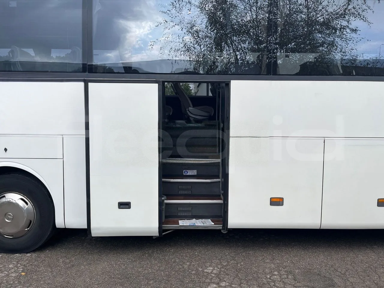 Mercedes-Benz Tourismo 632 01 - EUR5 - 300kW - 12.140m - front door 2 open