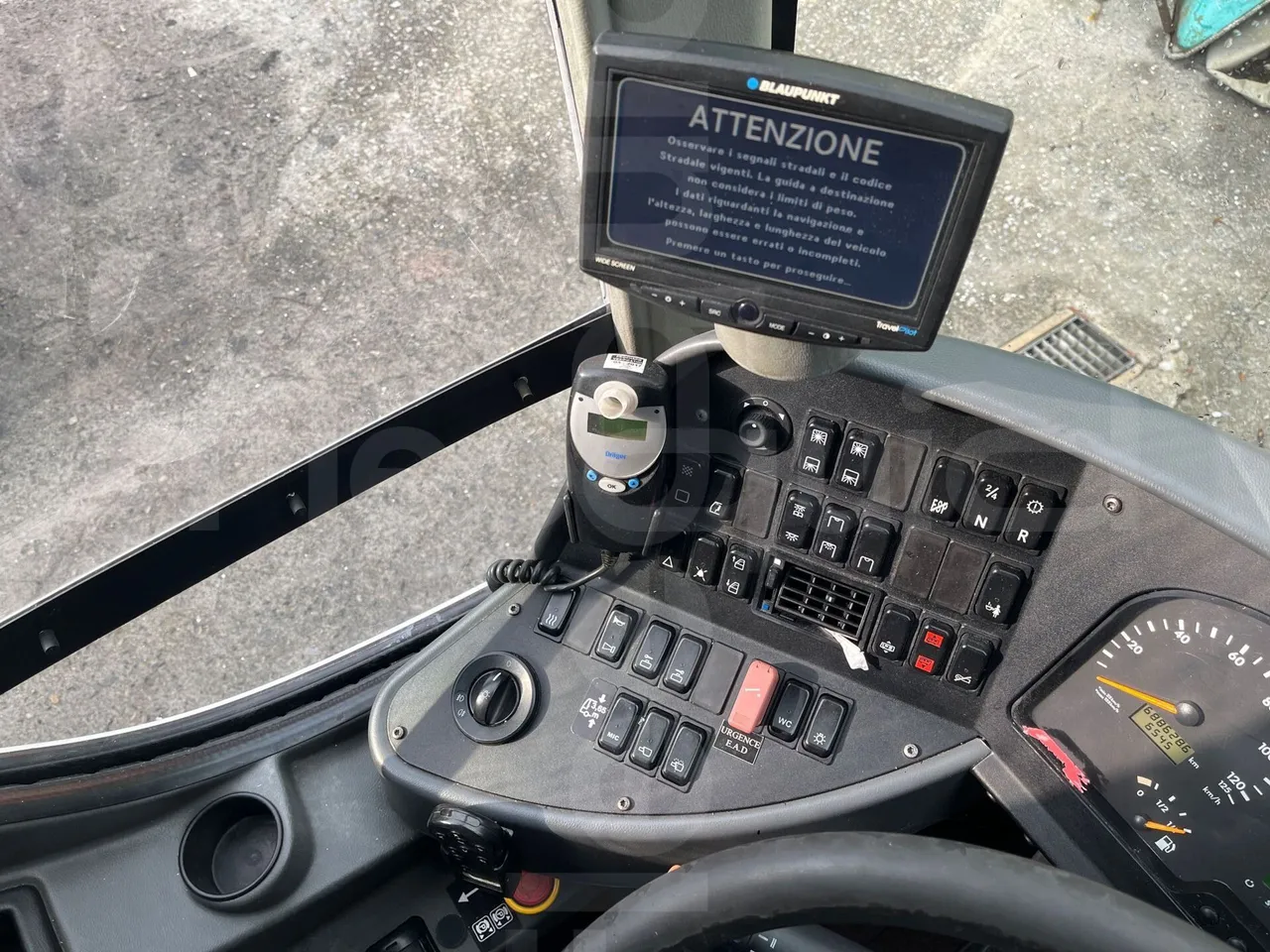 Mercedes-Benz Tourismo 632 01 - EUR5 - 300kW - 12.140m - onboard devices 1