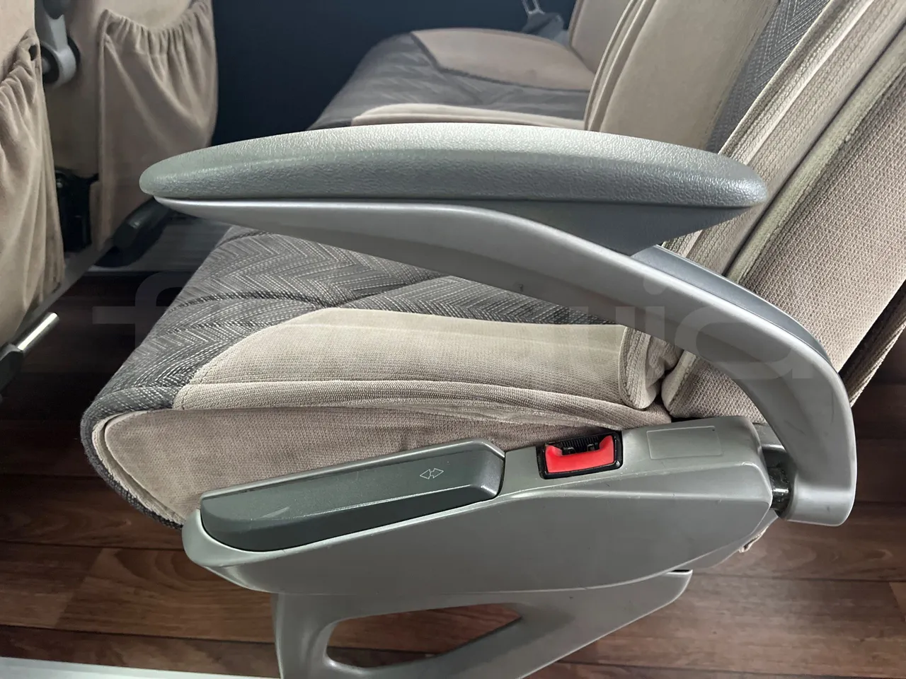 Mercedes-Benz Tourismo 632 01 - EUR5 - 300kW - 12.140m - armrest detail photo