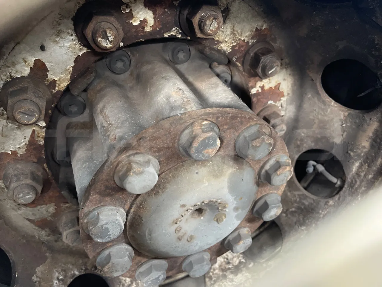 Mercedes-Benz Tourismo 632 01 - EUR5 - 300kW - 12.140m - axle 2 discs right