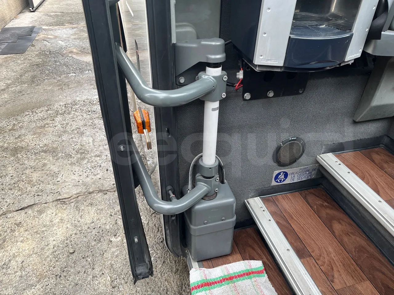 Mercedes-Benz Tourismo 632 01 - EUR5 - 300kW - 12.140m - door mechanism photo