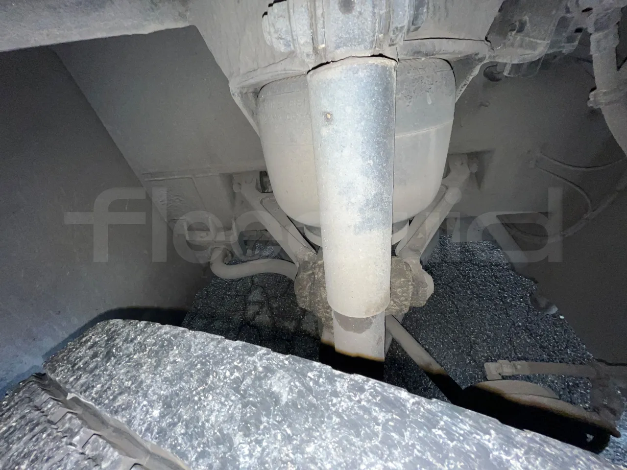 Mercedes-Benz Tourismo 632 01 - EUR5 - 300kW - 12.140m - front air springs right