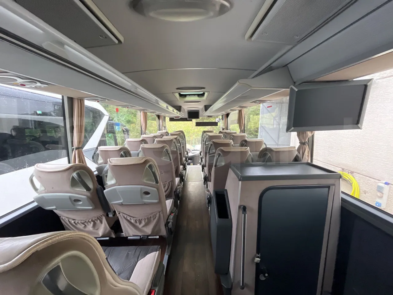 Mercedes-Benz Tourismo 632 01 - EUR5 - 300kW - 12.140m - forward view middle aisle