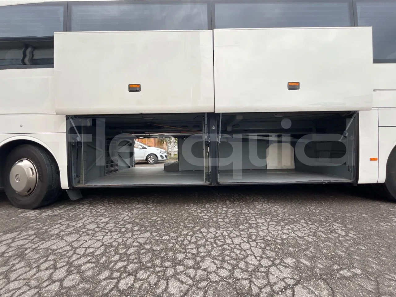Mercedes-Benz Tourismo 632 01 - EUR5 - 300kW - 12.140m - luggage rack photo