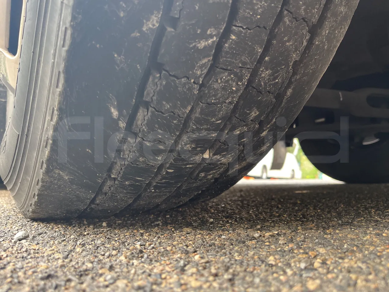 Mercedes-Benz Tourismo 632 01 - EUR5 - 300kW - 12.140m - tread condition front tires right