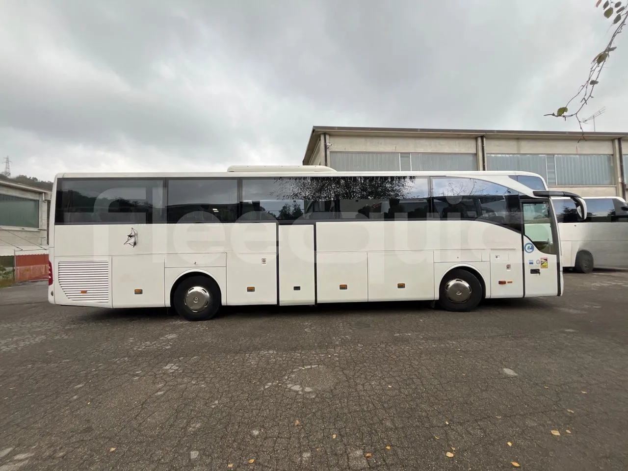 Mercedes-Benz Tourismo 632 01 - EUR5 - 300kW - 12.140m - right side doors closed