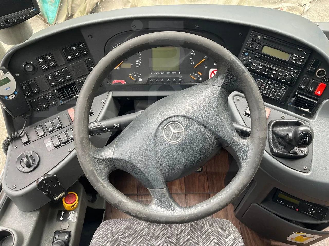 Mercedes-Benz Tourismo 632 01 - EUR5 - 300kW - 12.140m - steering wheel photo