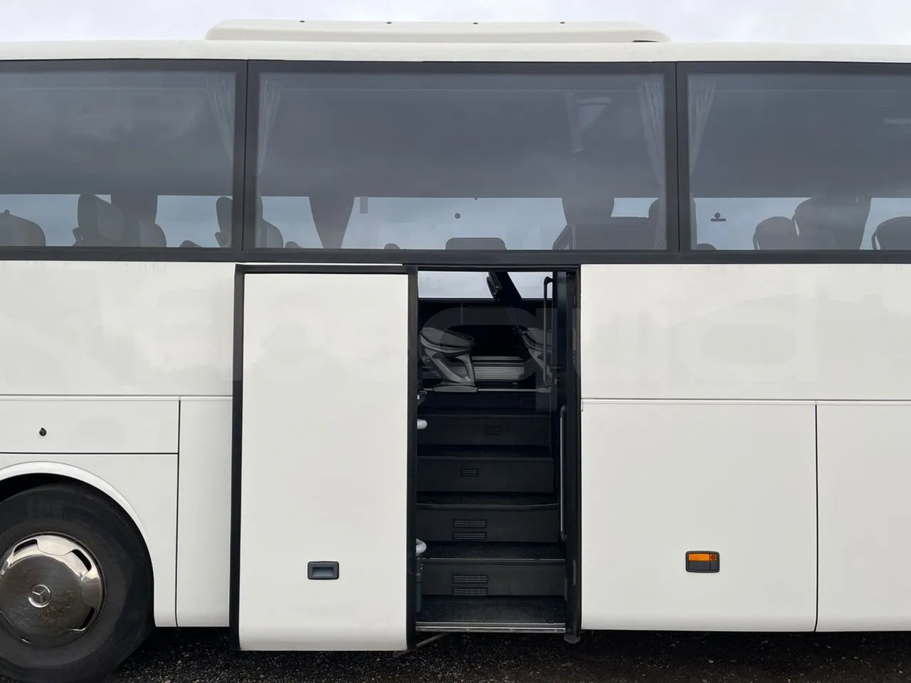Mercedes-Benz Tourismo RHD 632 01 - EUR6 - 290kW - 12.96m - front door 2 open