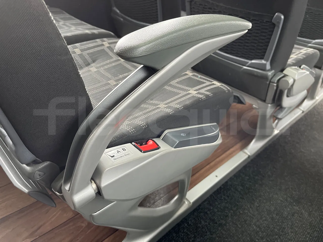 Mercedes-Benz Tourismo RHD 632 01 - EUR6 - 290kW - 12.96m - armrest detail photo