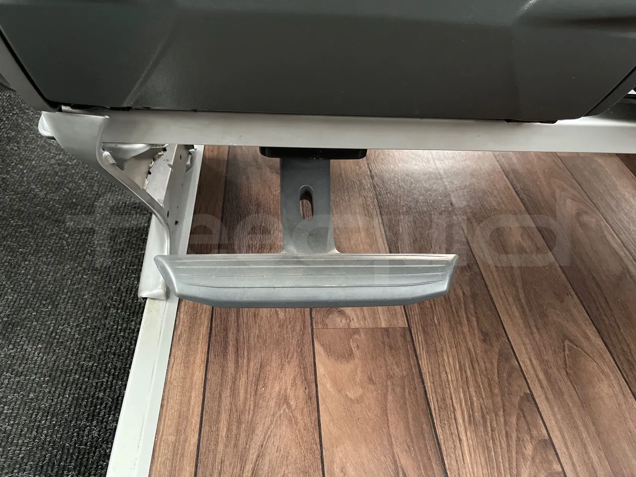 Mercedes-Benz Tourismo RHD 632 01 - EUR6 - 290kW - 12.96m - footrest detail photo