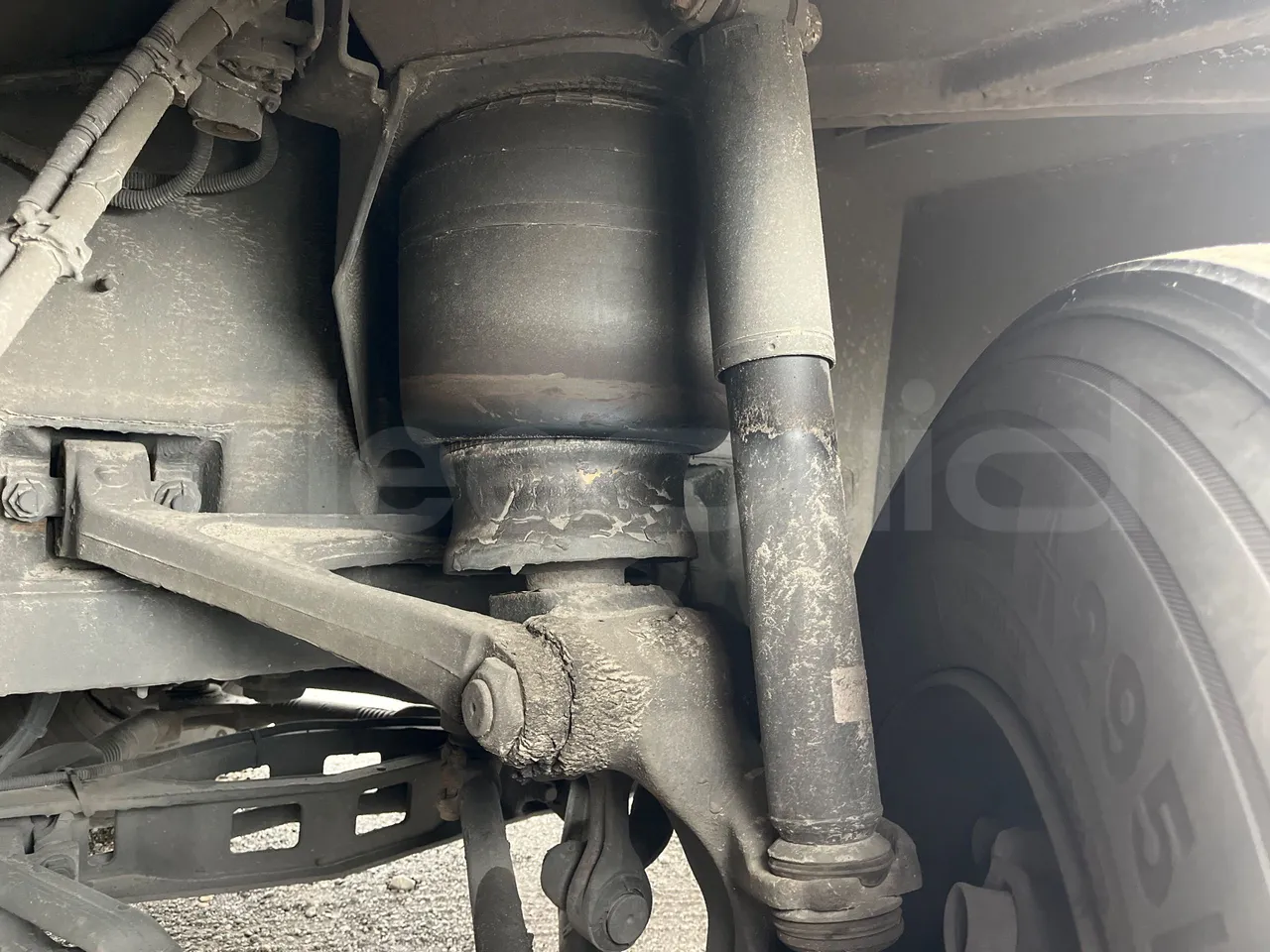 Mercedes-Benz Tourismo RHD 632 01 - EUR6 - 290kW - 12.96m - front shock absorbers left