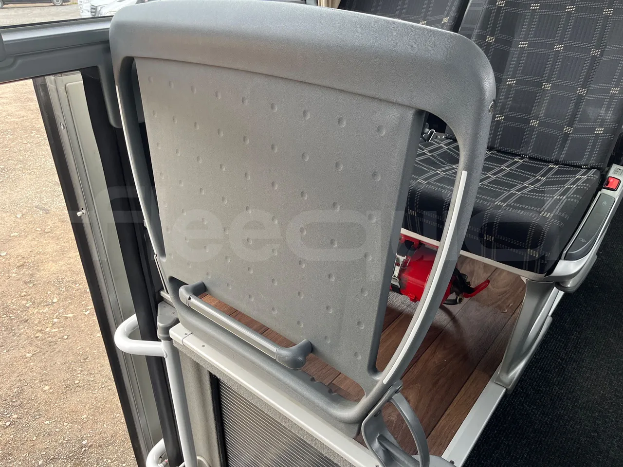 Mercedes-Benz Tourismo RHD 632 01 - EUR6 - 290kW - 12.96m - handrails photo