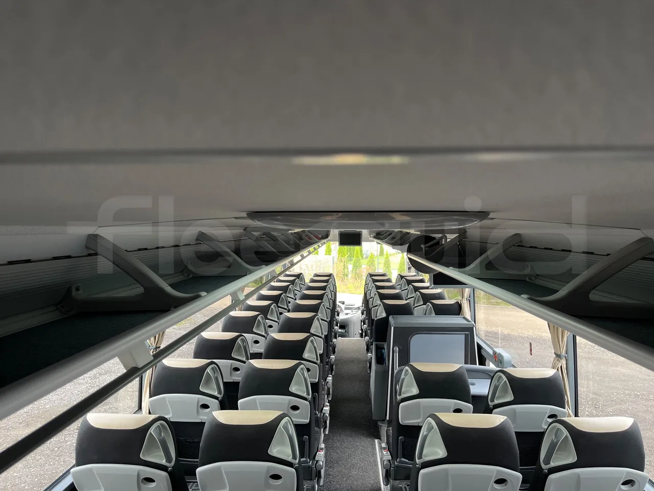 Mercedes-Benz Tourismo RHD 632 01 - EUR6 - 290kW - 12.96m - overhead compartments photo