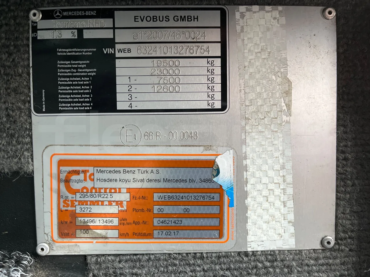 Mercedes-Benz Tourismo RHD 632 01 - EUR6 - 290kW - 12.96m - vehicle plate photo