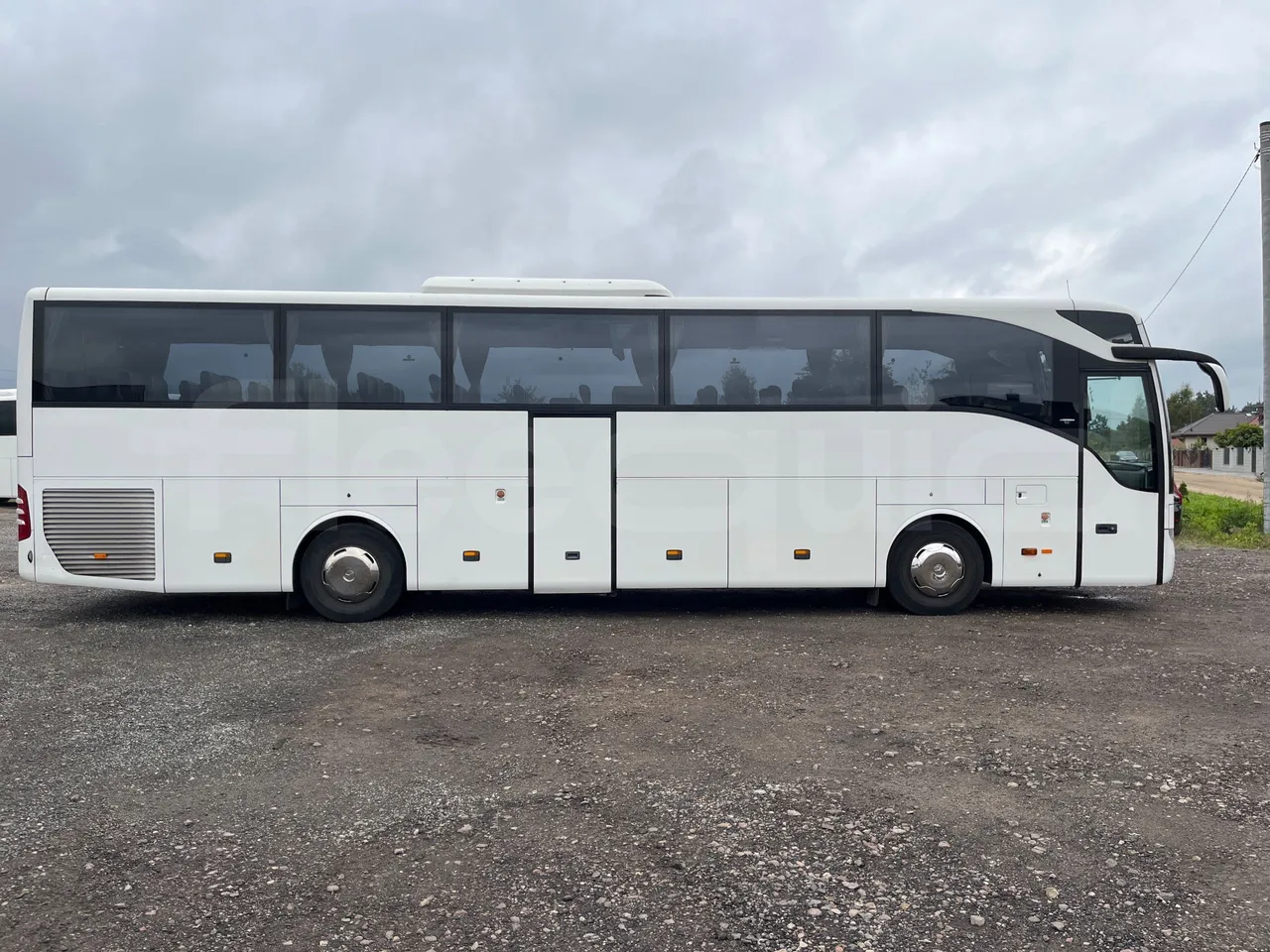 Mercedes-Benz Tourismo RHD 632 01 - EUR6 - 290kW - 12.96m - right side doors closed